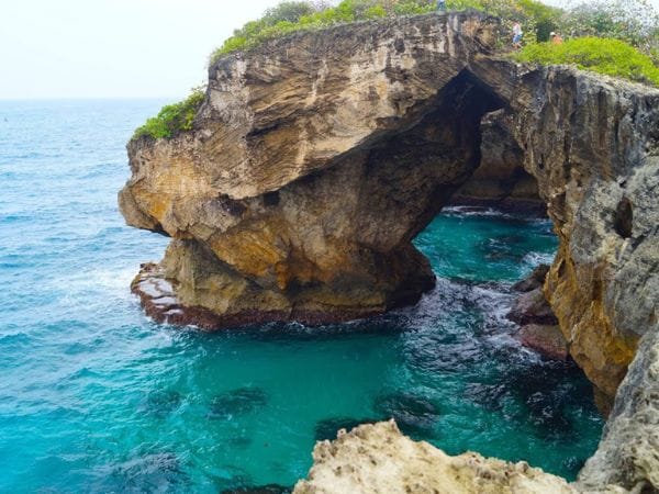 Puerto Rico: Encantos Ocultos en la Cueva del Indio